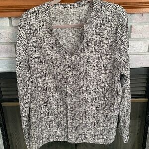 Women's Black and White Patterned Top